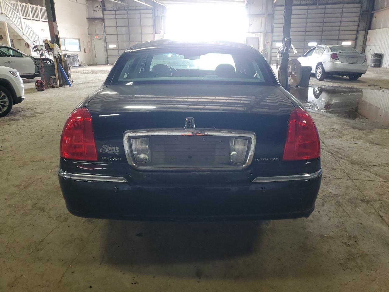 1LNHM81W74Y637057 2004 Lincoln Town Car Executive