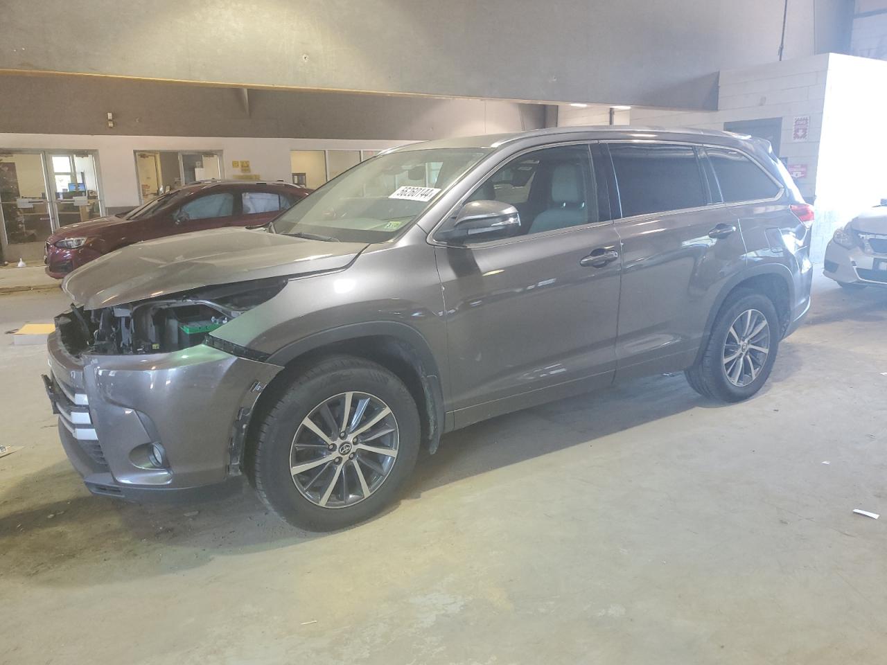 5TDJZRFH0JS855484 2018 Toyota Highlander Se