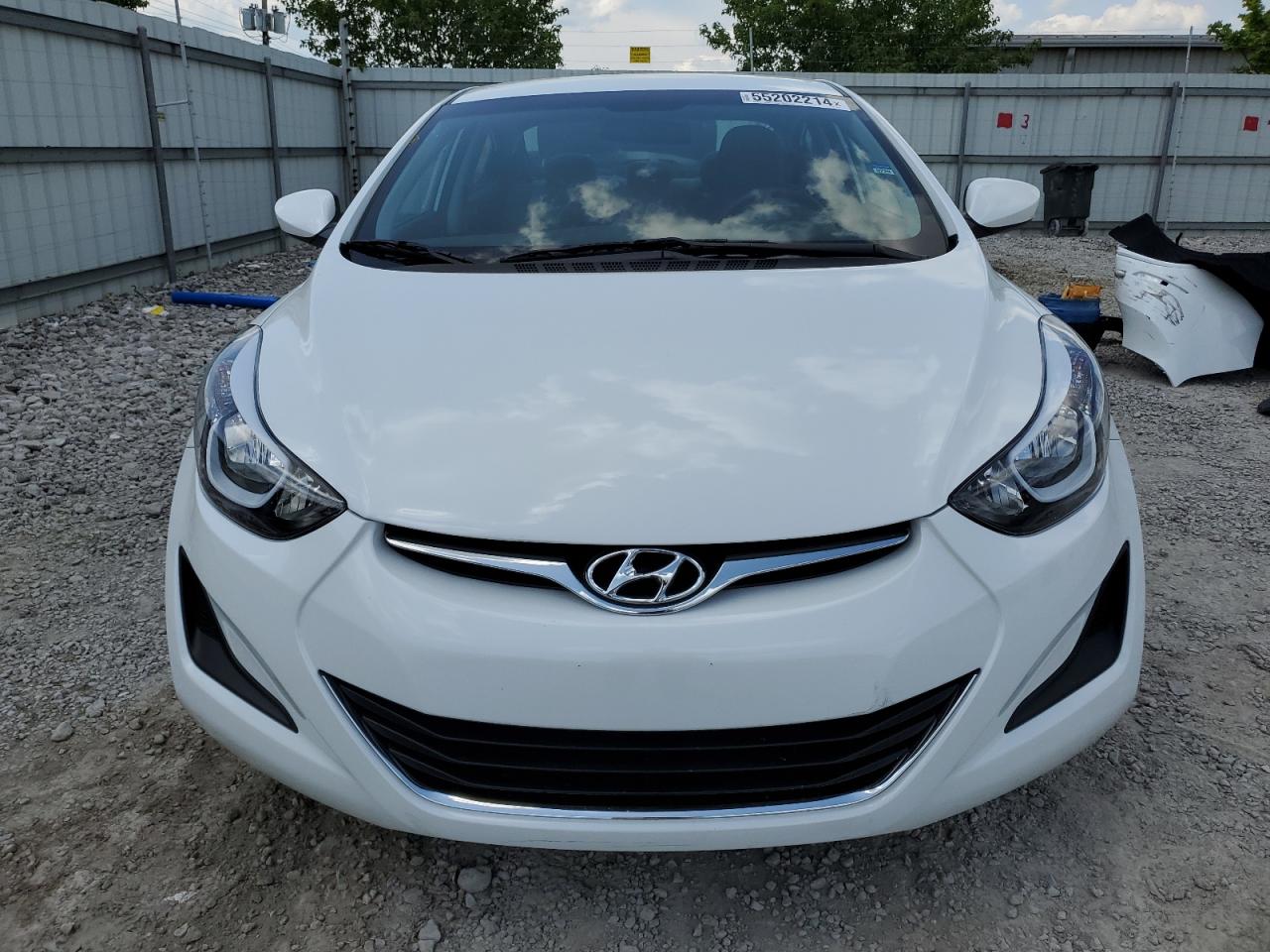 5NPDH4AE4GH758349 2016 Hyundai Elantra Se