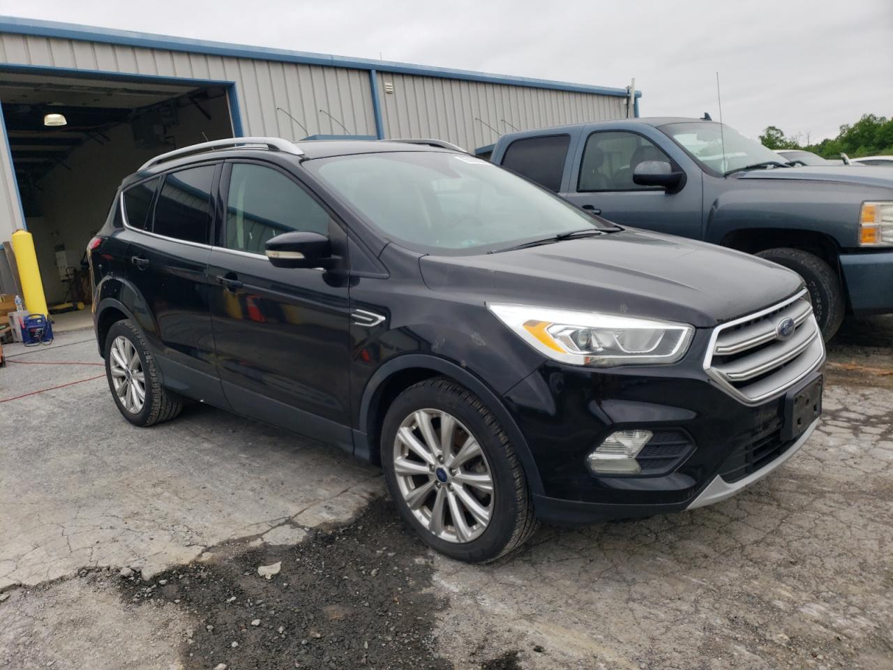 1FMCU0J98HUC84850 2017 Ford Escape Titanium