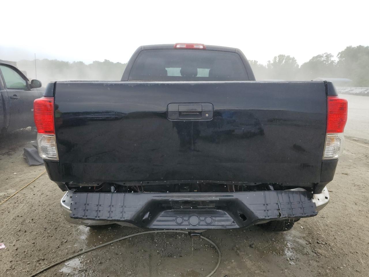 5TFUW5F17BX199037 2011 Toyota Tundra Double Cab Sr5