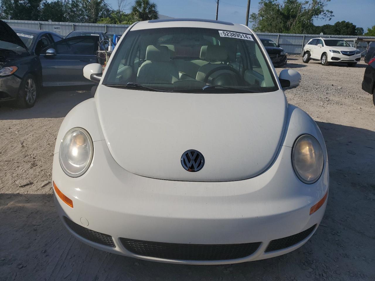 3VWFW31C88M522156 2008 Volkswagen New Beetle Triple White