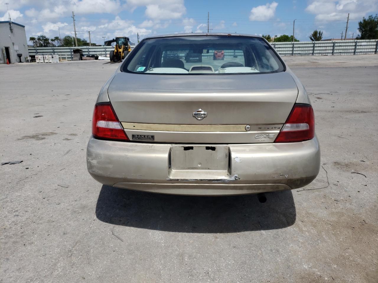 1N4DL01DX1C154022 2001 Nissan Altima Xe