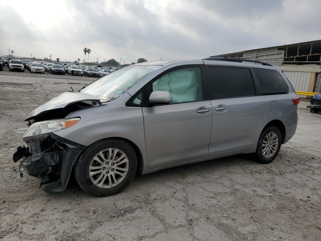 5TDYK3DC2FS664728 2015 Toyota Sienna Xle