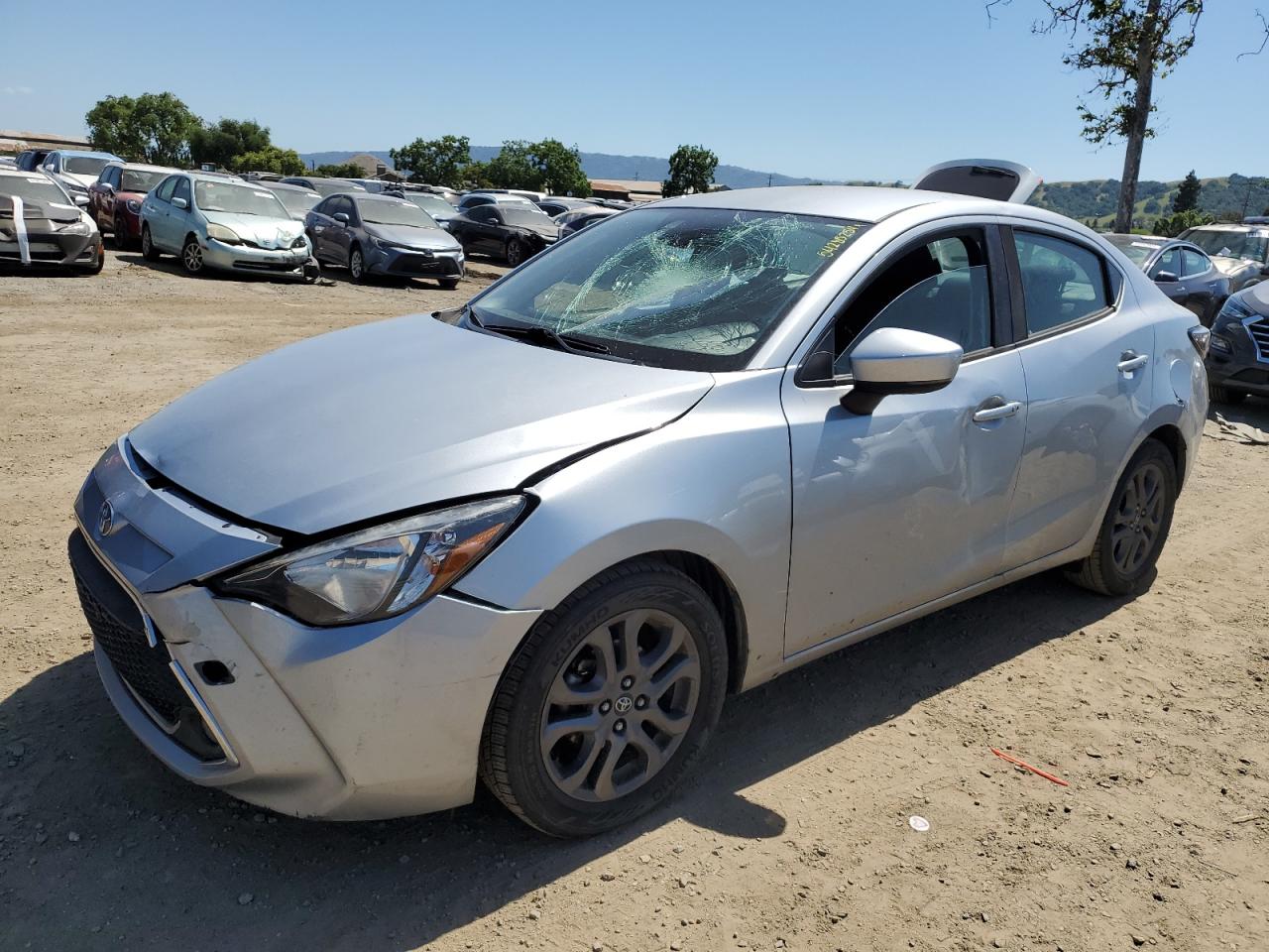 3MYDLBYV0KY509052 2019 Toyota Yaris L