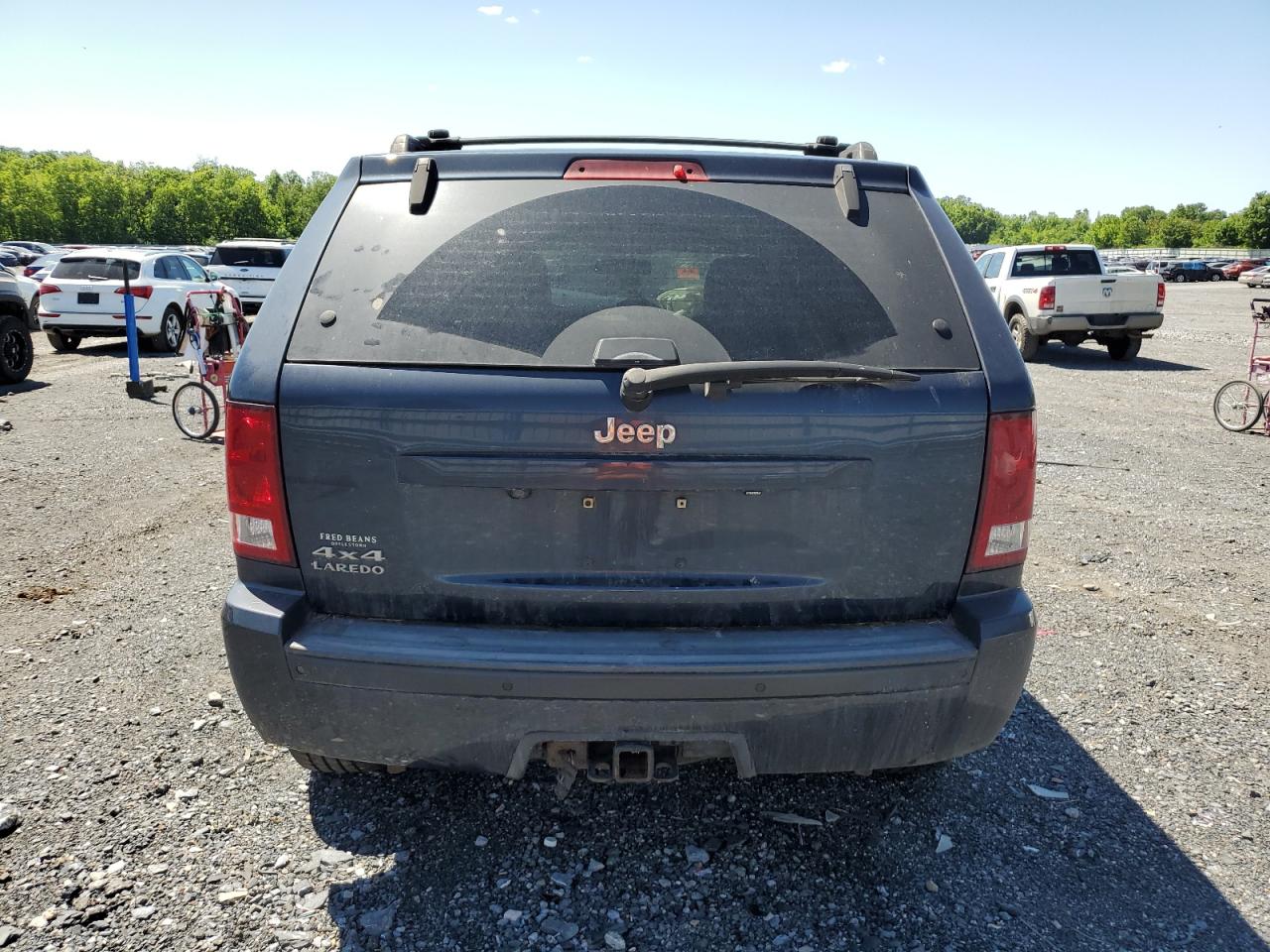 1J4PR4GK2AC143352 2010 Jeep Grand Cherokee Laredo