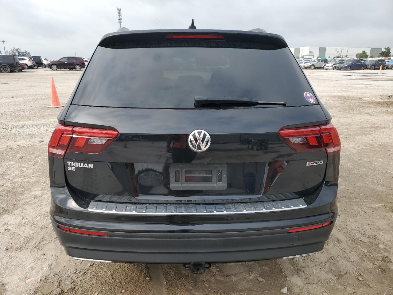 3VV2B7AXXKM155180 2019 Volkswagen Tiguan Se