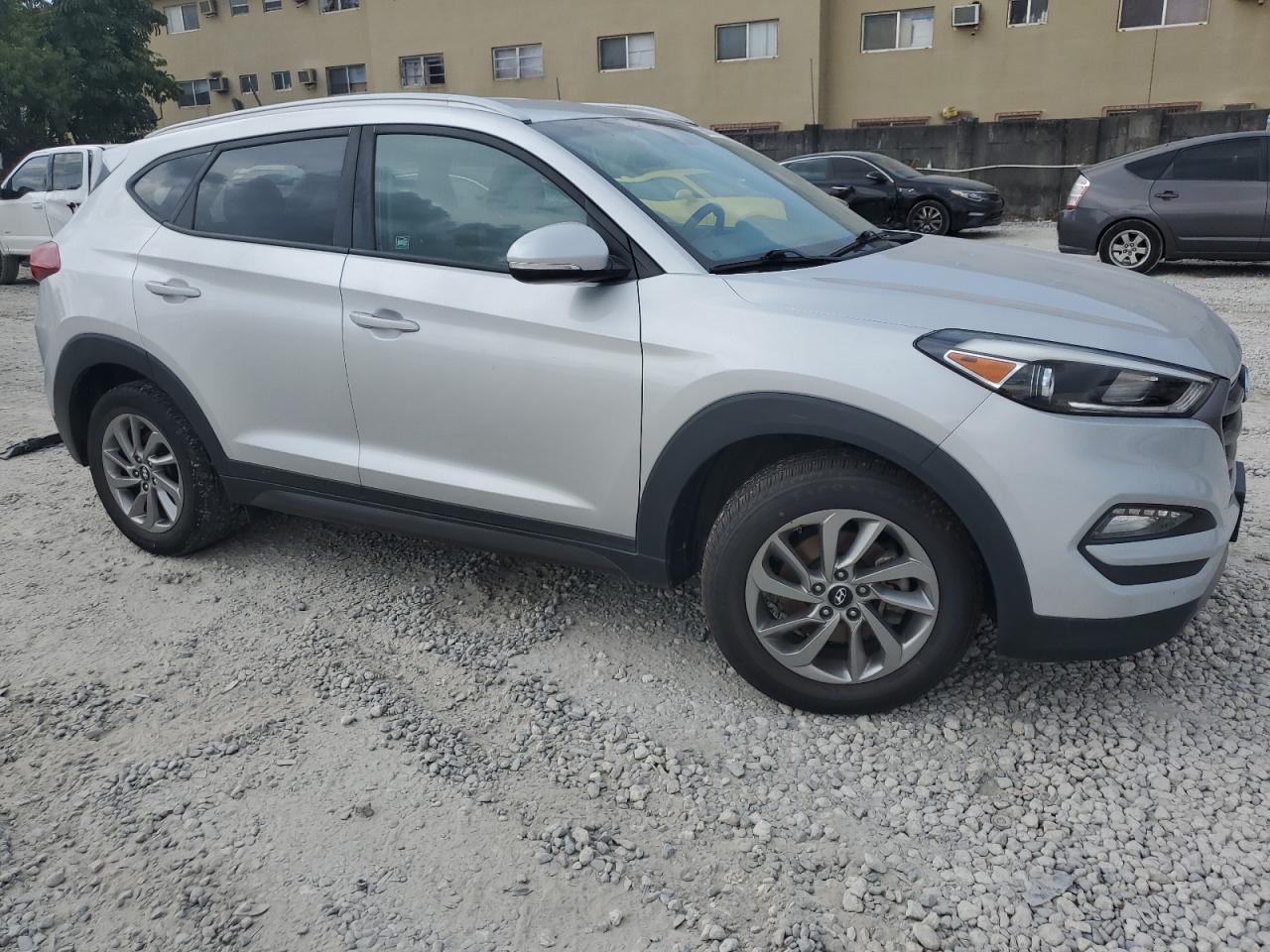 KM8J33A23GU162880 2016 Hyundai Tucson Limited