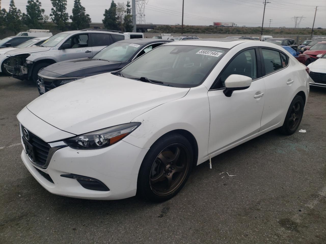 3MZBN1V37JM175084 2018 Mazda 3 Touring