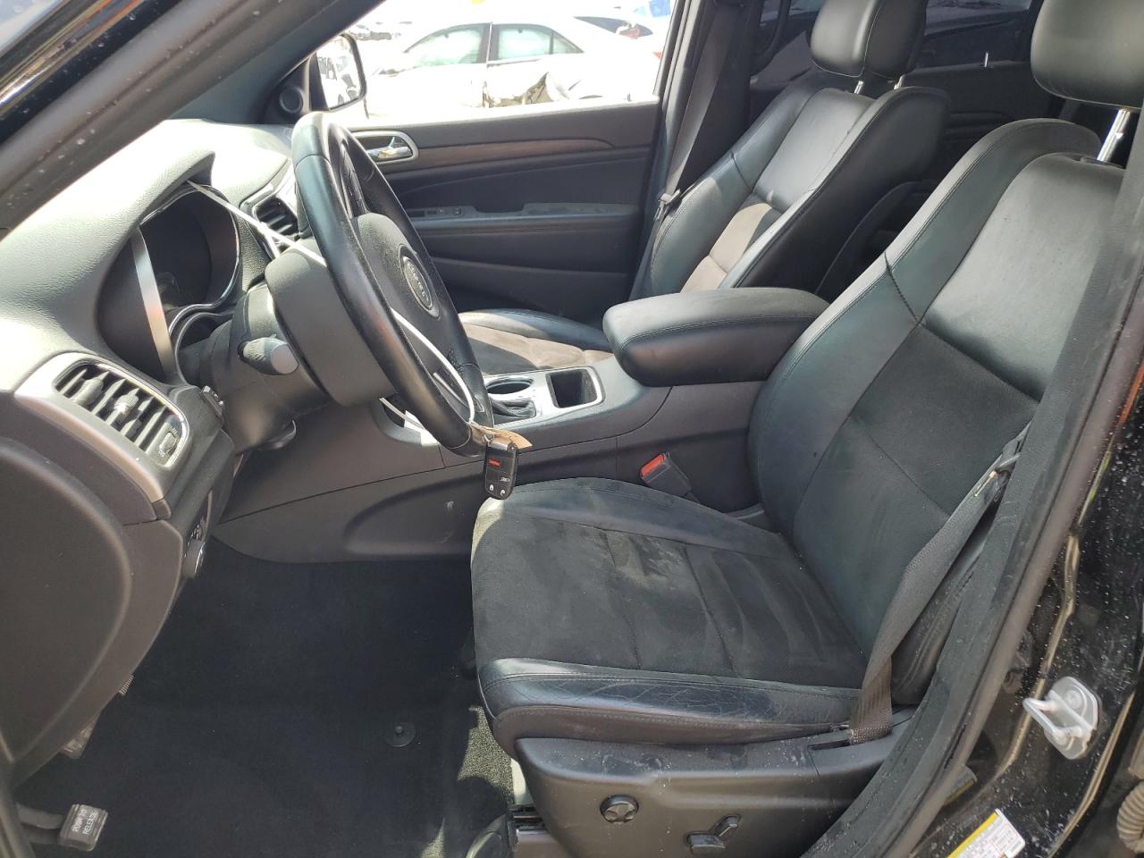 1C4RJEAG8LC393228 2020 Jeep Grand Cherokee Laredo