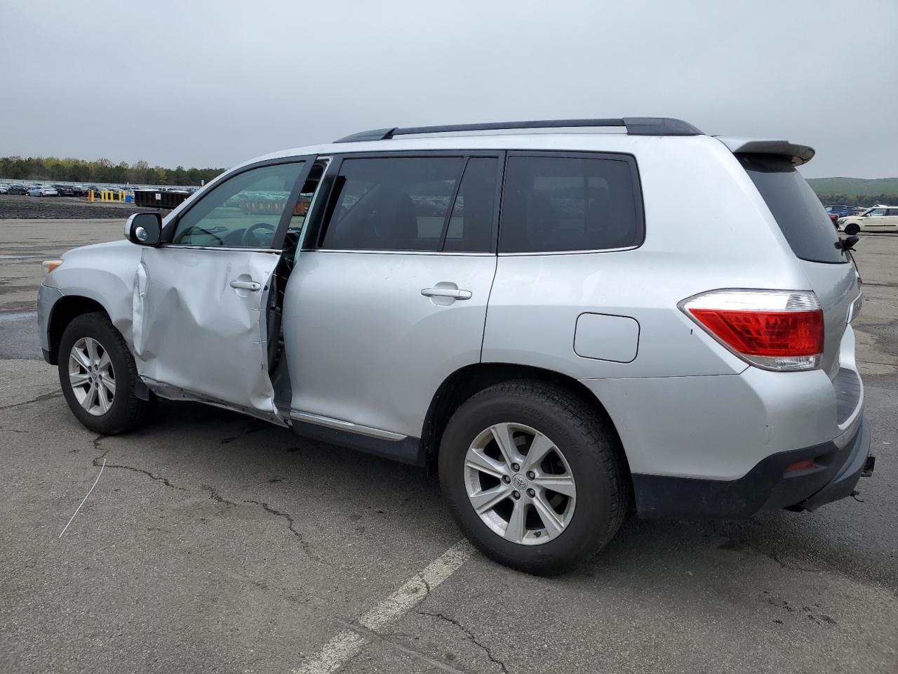 5TDBK3EH7BS053250 2011 Toyota Highlander Base