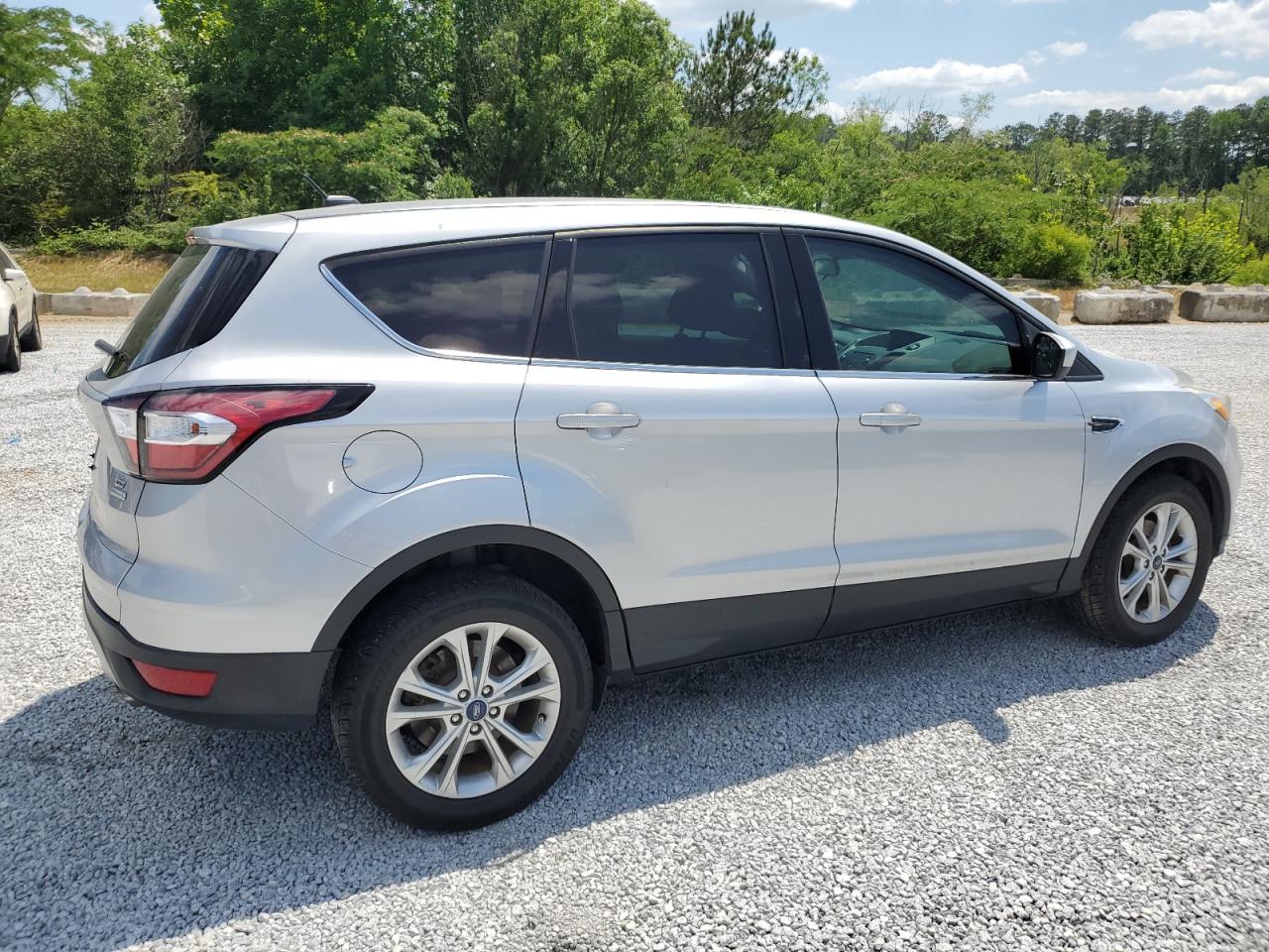 VIN: 1FMCU0GD4HUE01061 2017 FORD ESCAPE