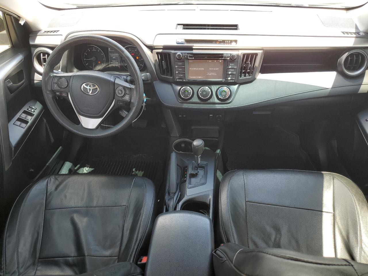 JTMBFREVXHJ156228 2017 Toyota Rav4 Le