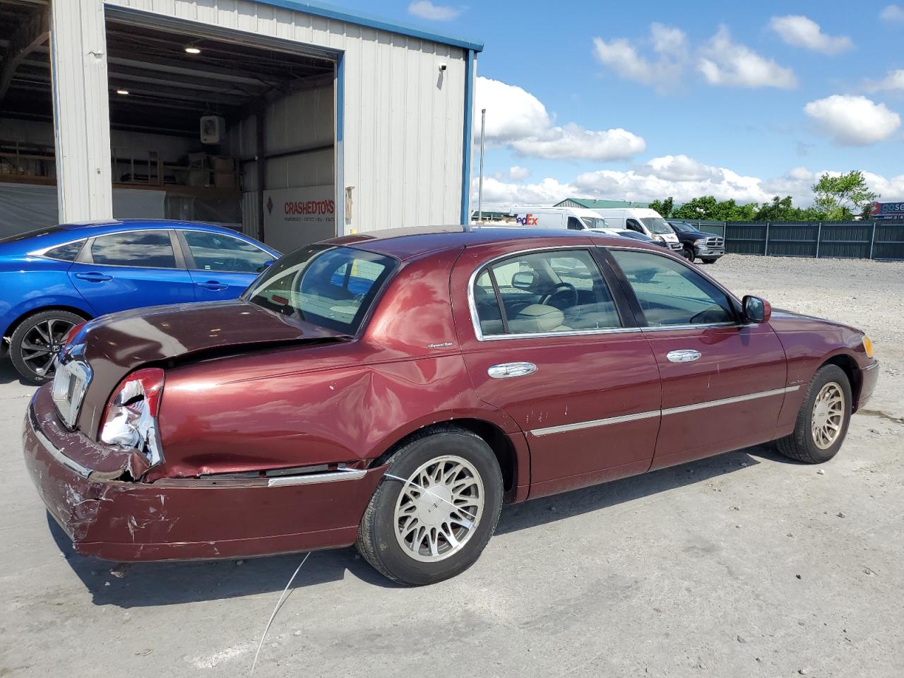 Lot #3026095107 2000 LINCOLN TOWN CAR S