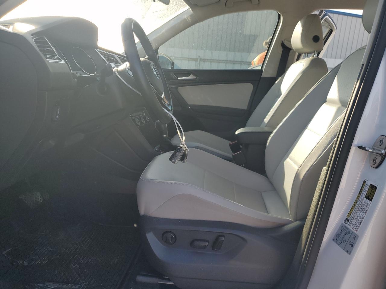 3VV3B7AX1JM063877 2018 Volkswagen Tiguan Se