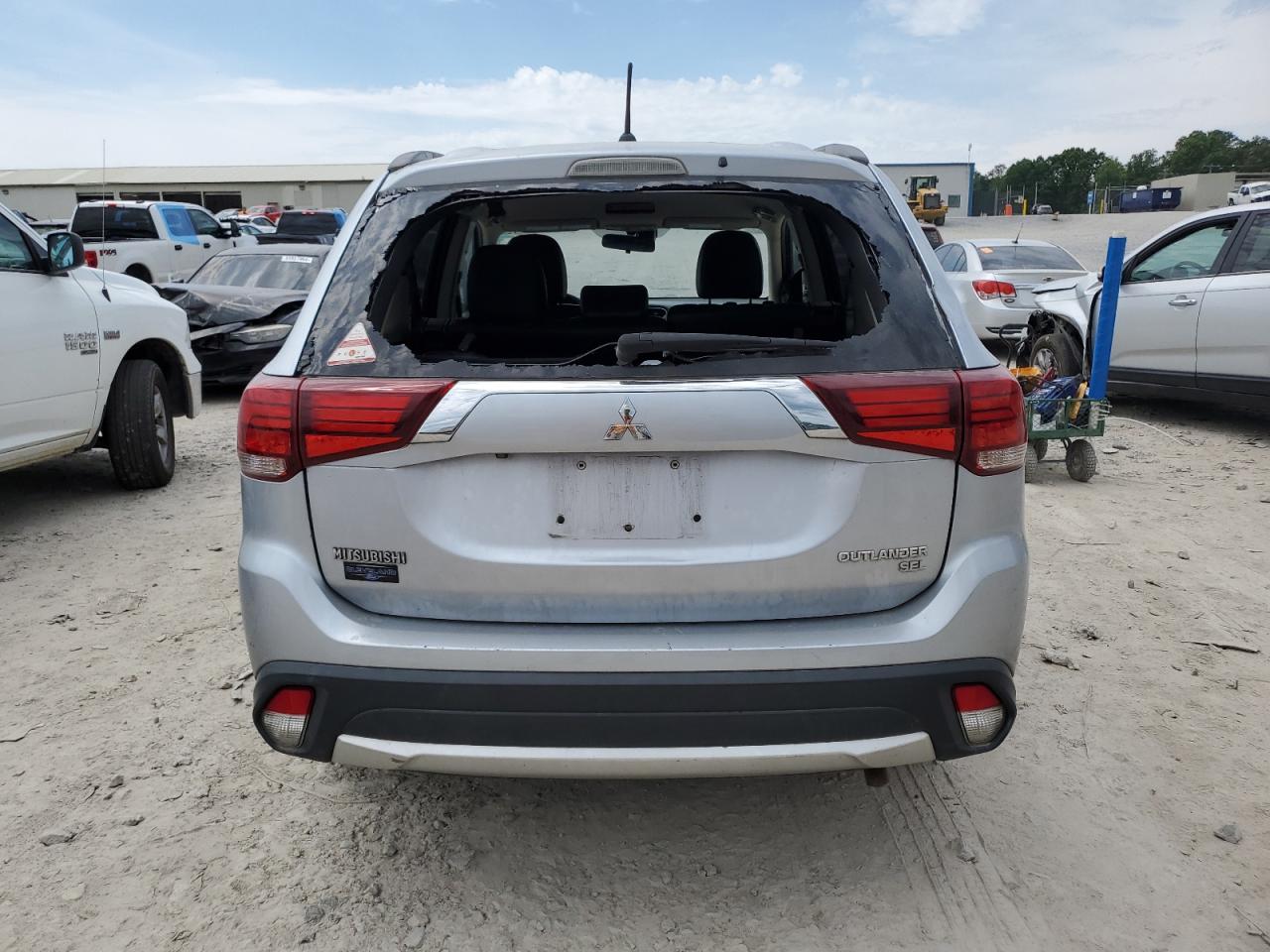 JA4AD3A33GZ018219 2016 Mitsubishi Outlander Se