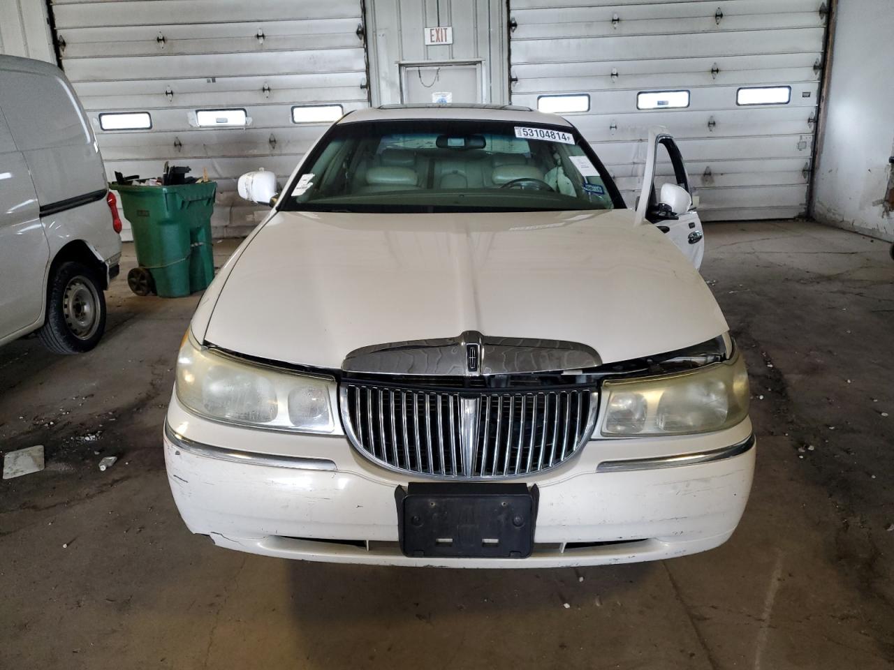 1LNHM85W91Y733505 2001 Lincoln Town Car Cartier L