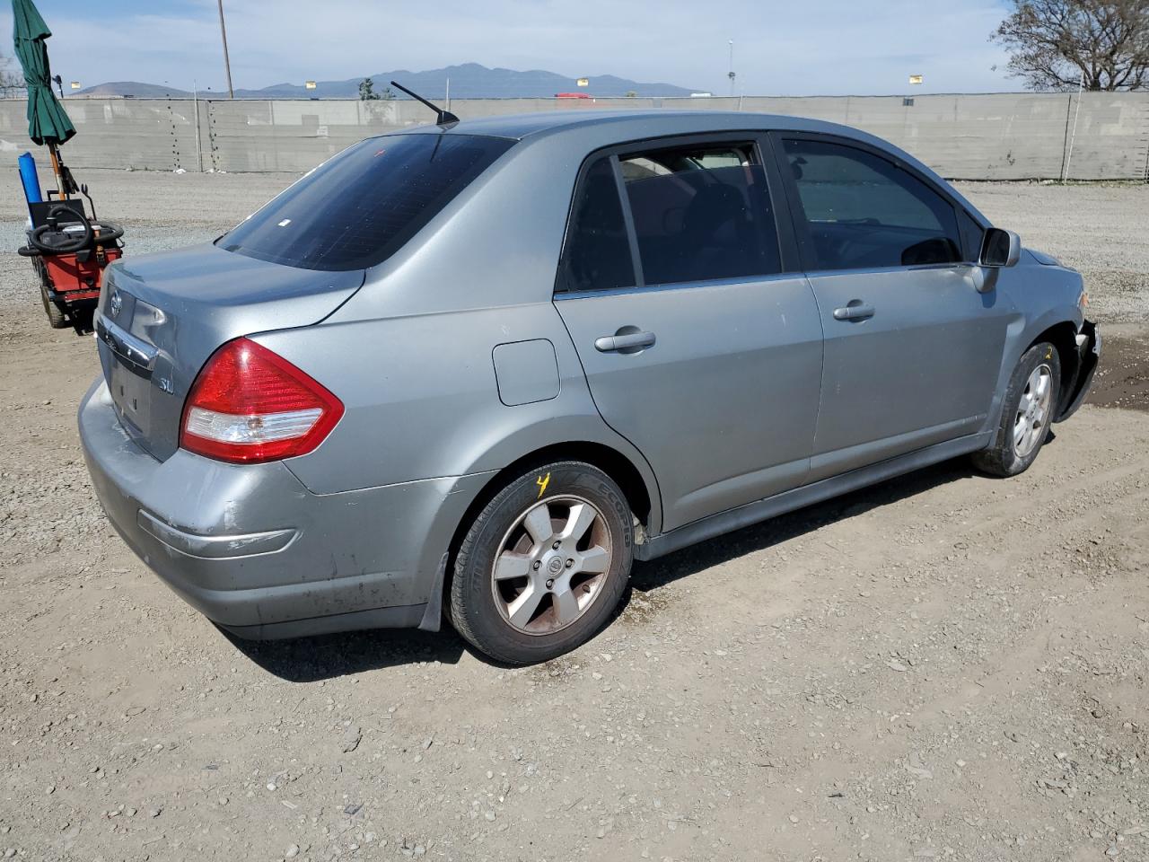 3N1BC11E27L421606 2007 Nissan Versa S