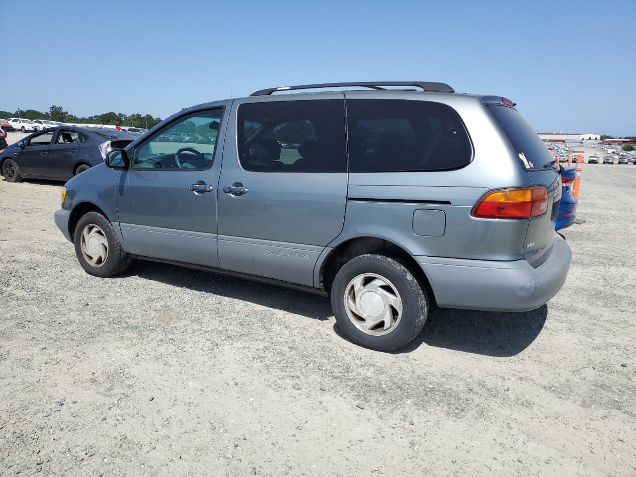 4T3ZF13C9WU022472 1998 Toyota Sienna Le