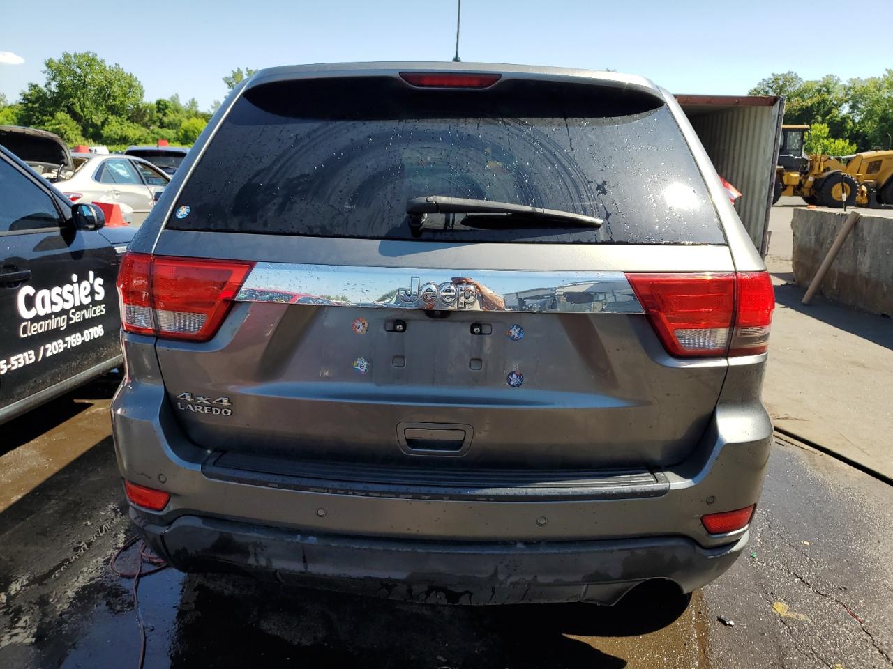 1J4RR4GG8BC735537 2011 Jeep Grand Cherokee Laredo