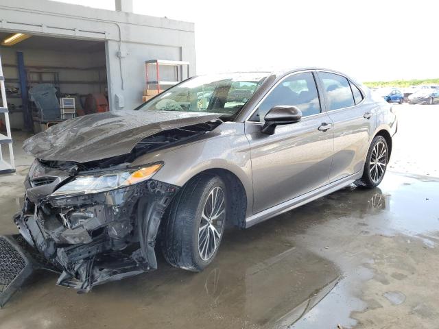 2018 Toyota Camry L VIN: 4T1B11HKXJU084318 Lot: 54419094