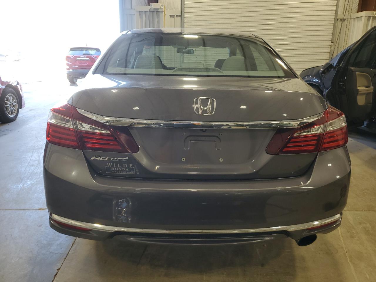 1HGCR2F37HA052877 HONDA ACCORD 2017