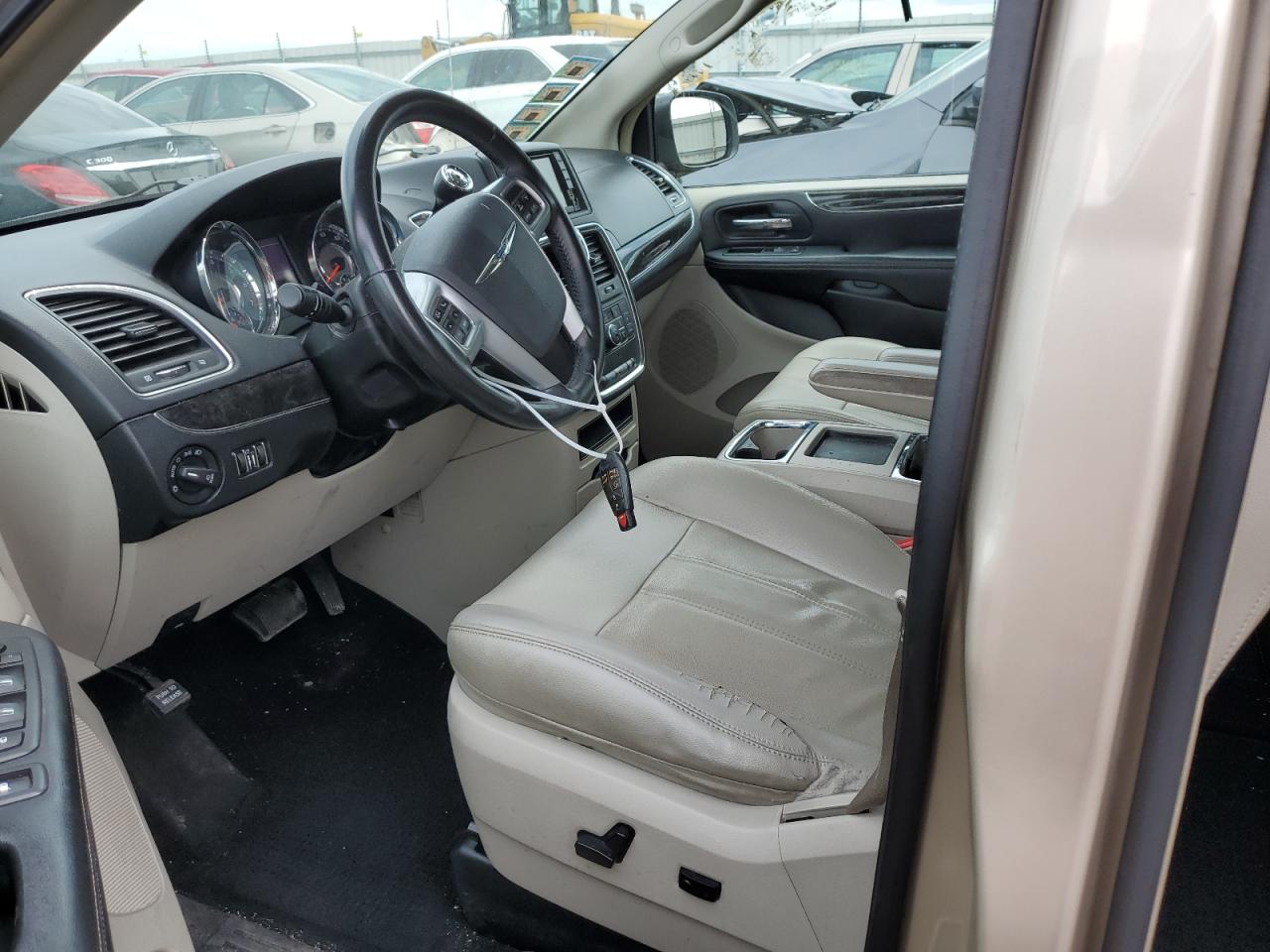 2C4RC1BG1DR555792 2013 Chrysler Town & Country Touring