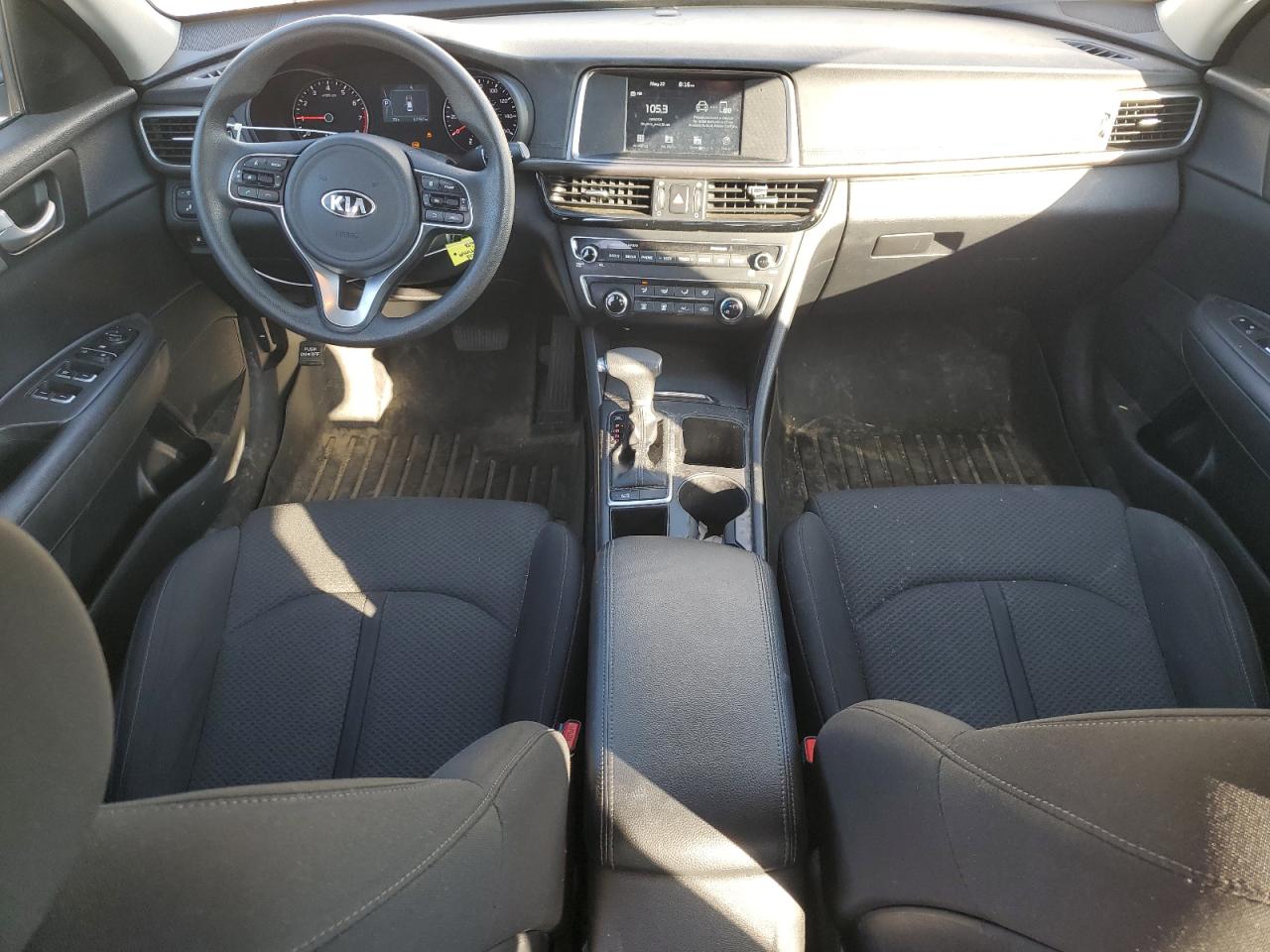 KNAGT4L31J5235527 2018 Kia Optima Lx