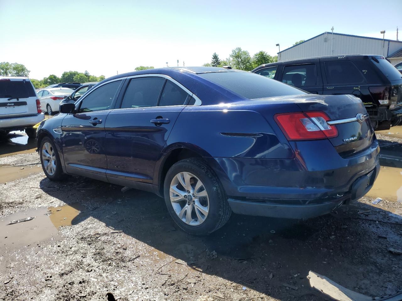 1FAHP2EW2BG105209 2011 Ford Taurus Sel