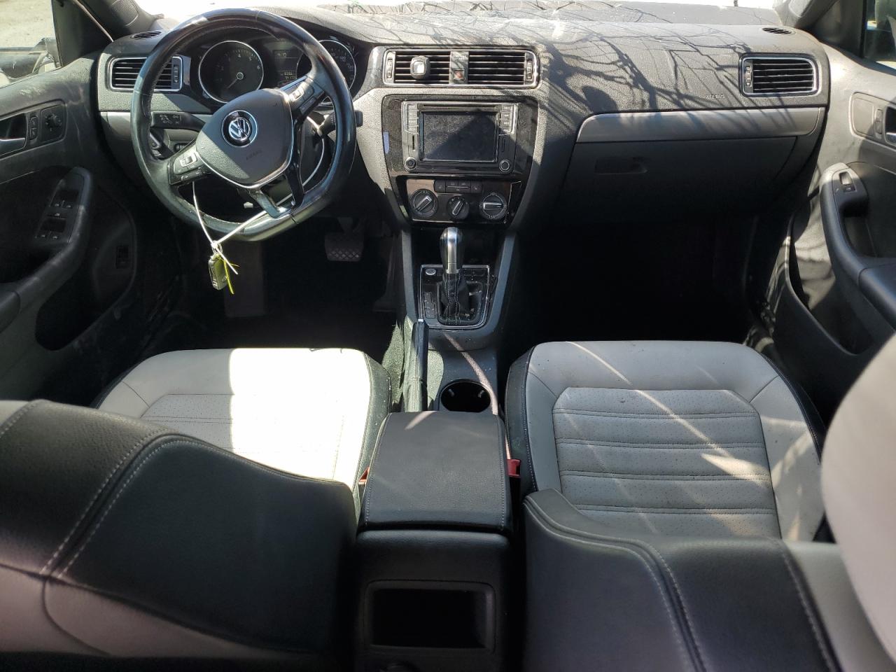 3VWD17AJ6GM373014 2016 Volkswagen Jetta Sport