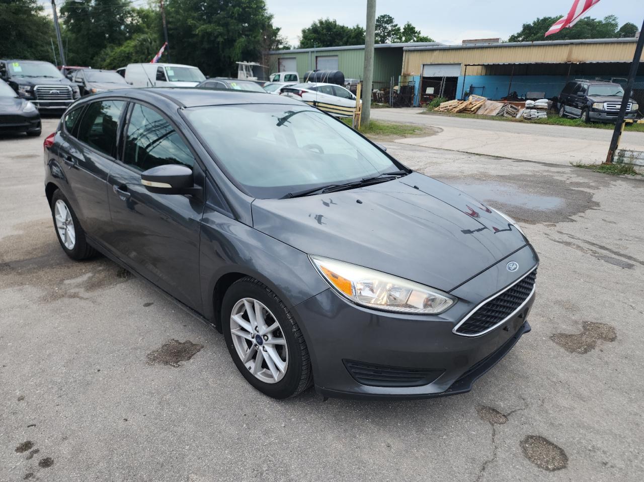 2017 Ford Focus Se vin: 1FADP3K21HL216713