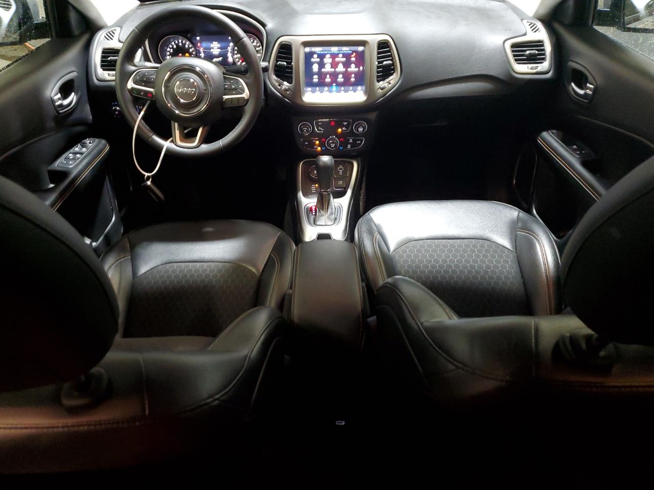 3C4NJDBB5JT332061 2018 Jeep Compass Latitude