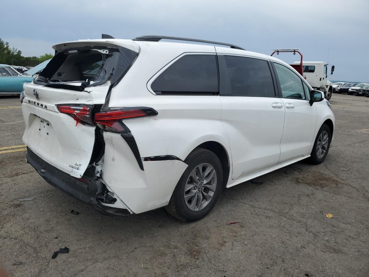 5TDKRKEC8NS120243 2022 Toyota Sienna Le