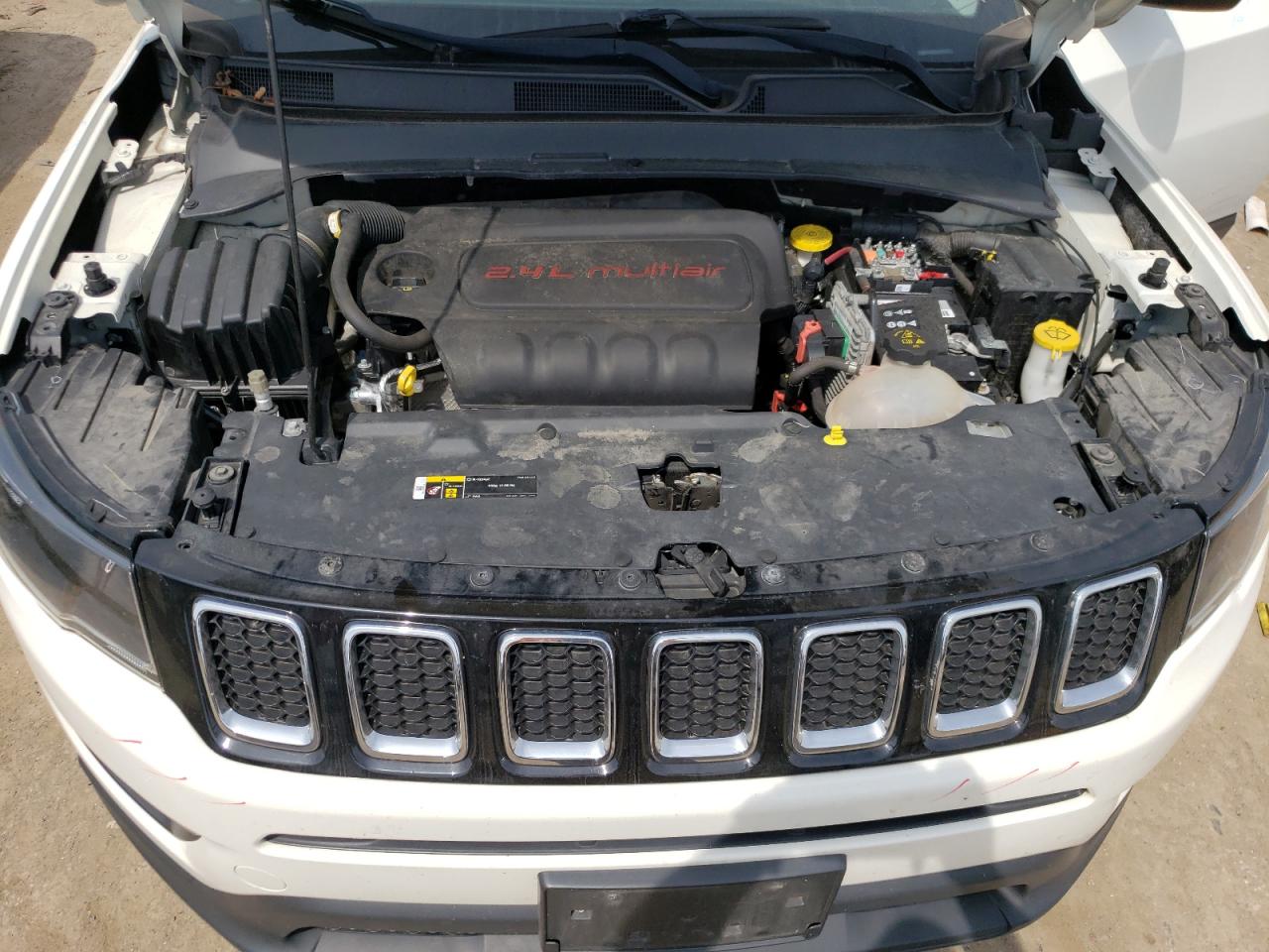 3C4NJCBB2JT420415 2018 Jeep Compass Latitude