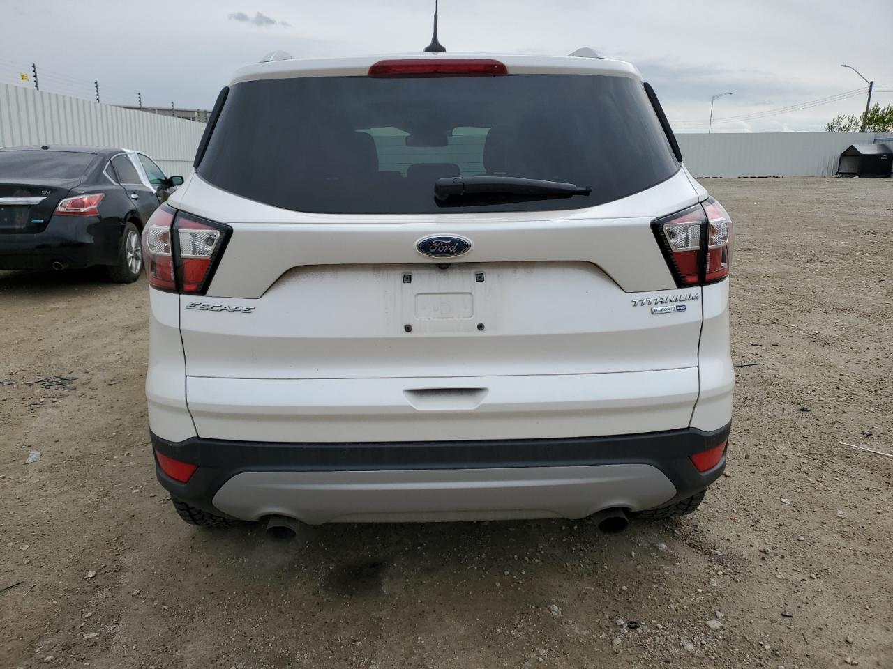 1FMCU9J91JUC42823 2018 Ford Escape Titanium