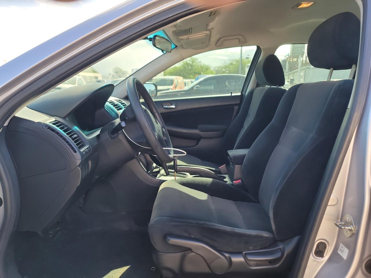 1HGCM56314A030805 2004 Honda Accord Lx