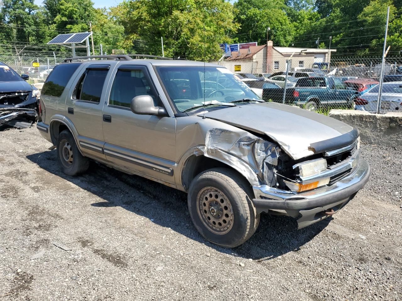 1GNDT13WXW2246928 1998 Chevrolet Blazer