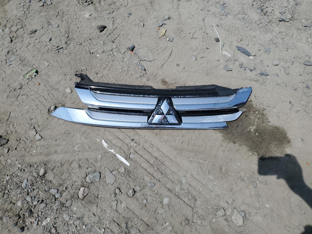 JA4AD2A35JZ055208 2018 Mitsubishi Outlander Es