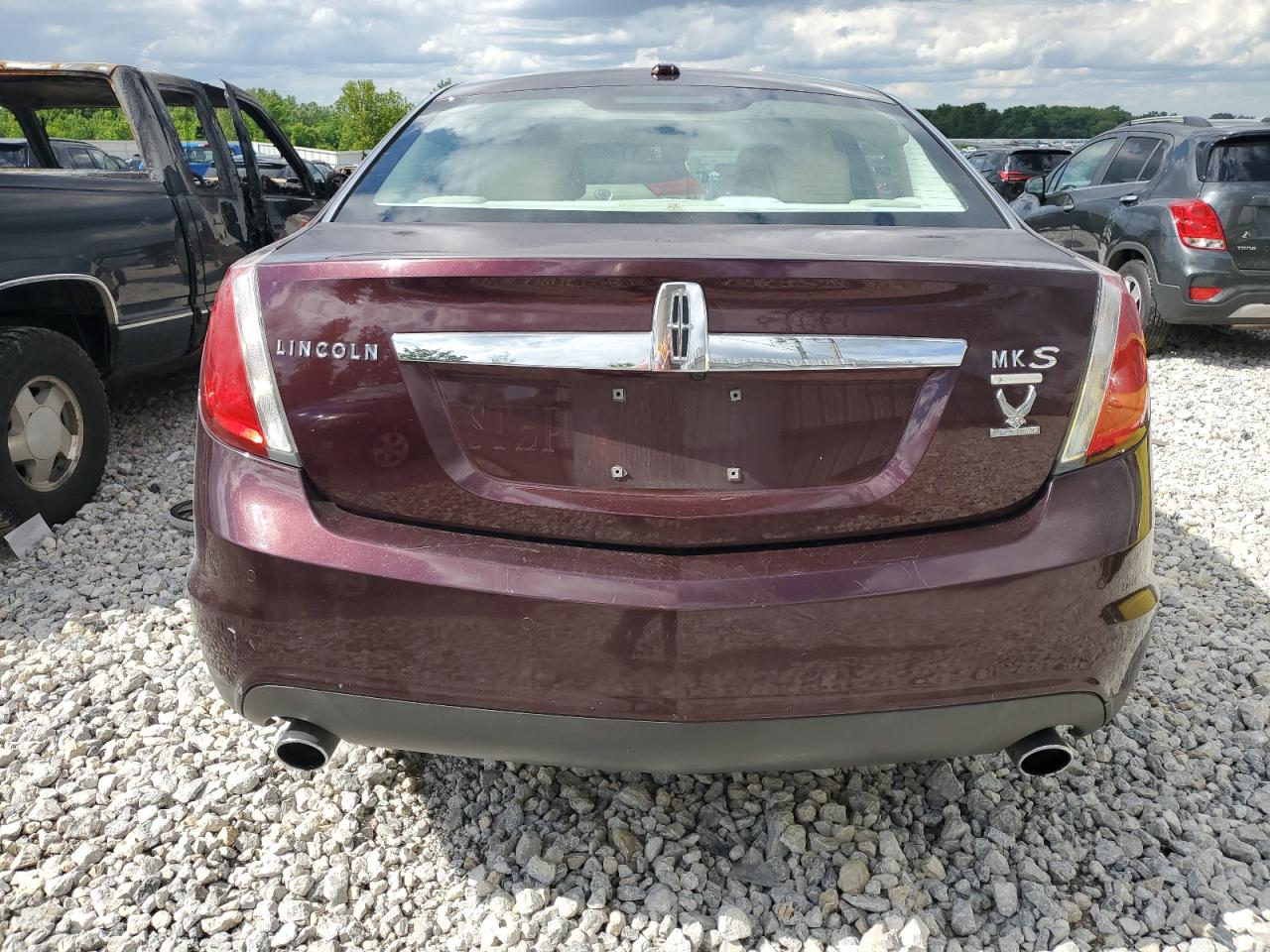 1LNHL9FT2BG600198 2011 Lincoln Mks