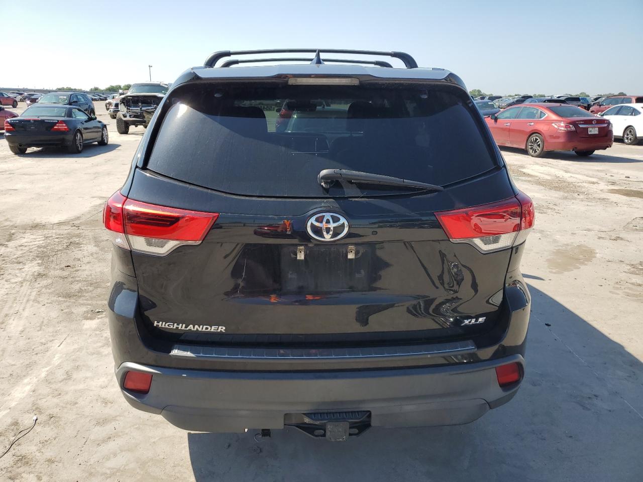 5TDKZRFH4HS519268 2017 Toyota Highlander Se