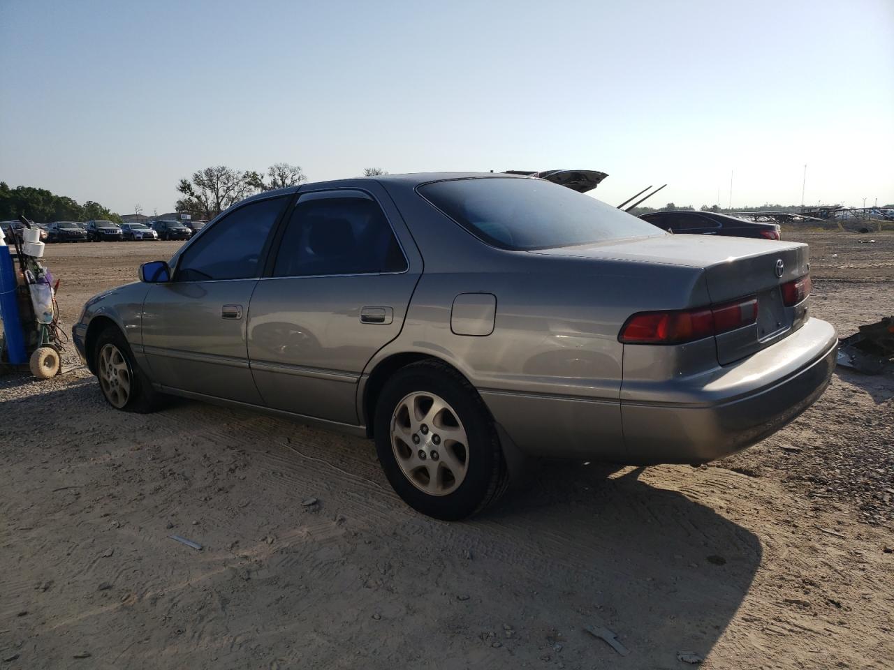 JT2BF28K1X0185395 1999 Toyota Camry Le