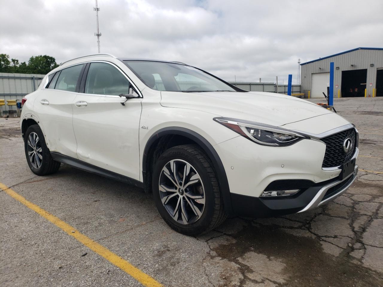 SJKCH5CR5HA018879 2017 Infiniti Qx30 Base