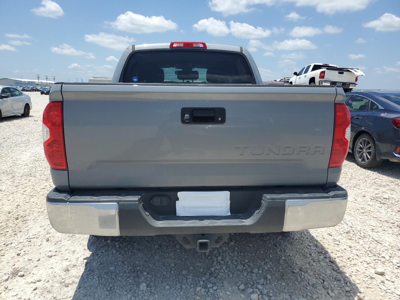 5TFDW5F12JX759304 2018 Toyota Tundra Crewmax Sr5