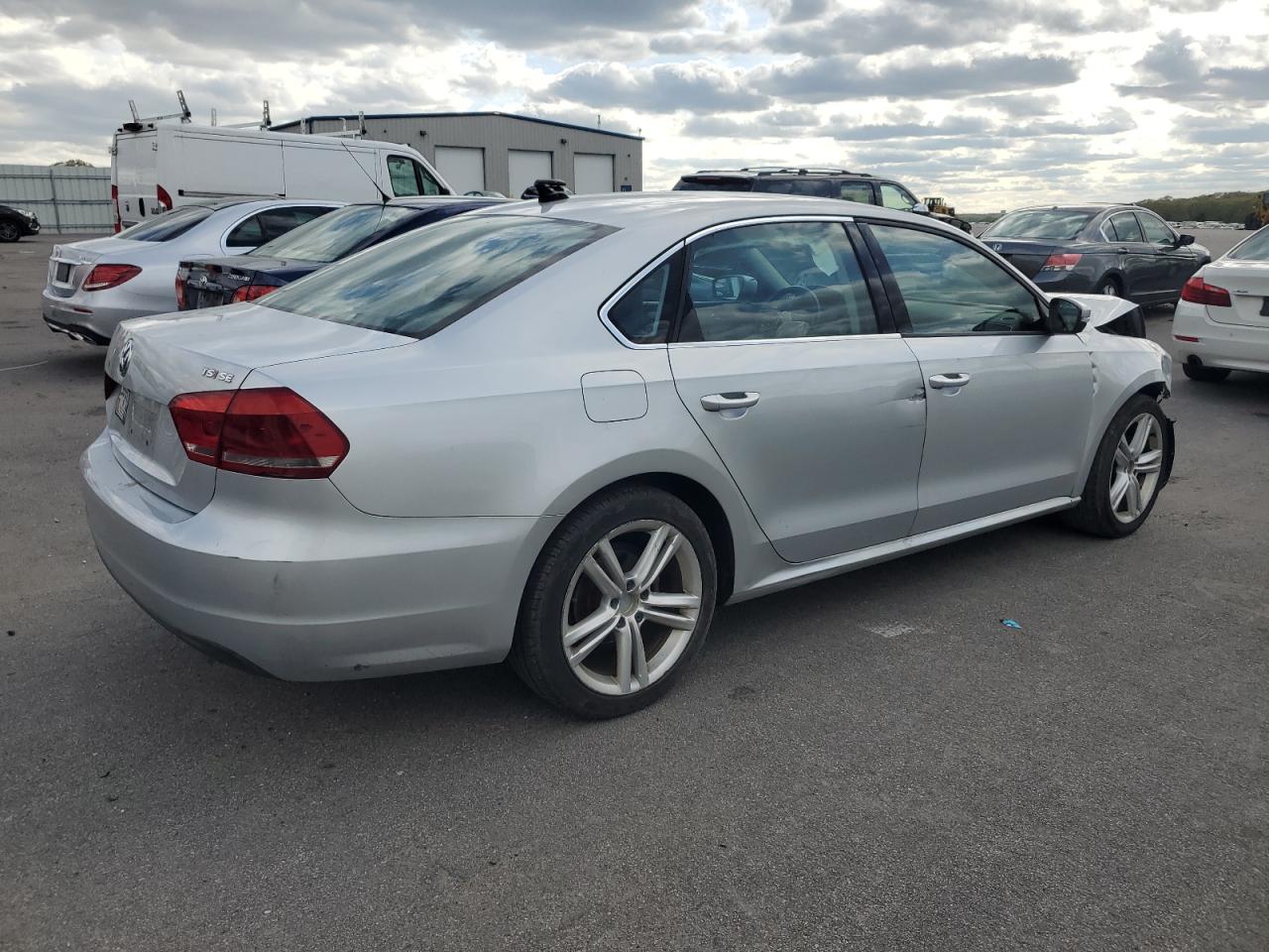 1VWBT7A32EC033215 2014 Volkswagen Passat Se