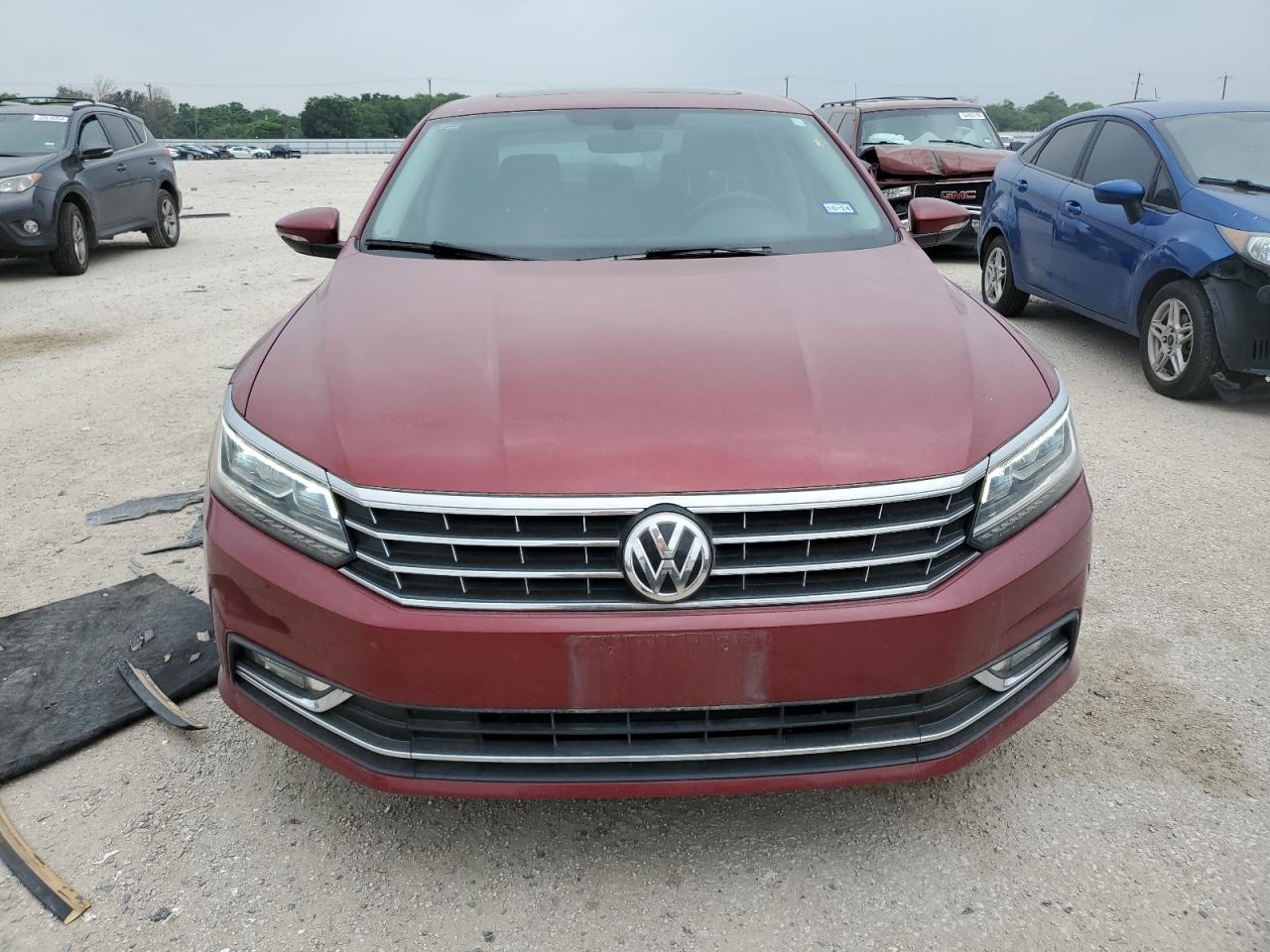 1VWCS7A3XGC043517 2016 Volkswagen Passat Sel