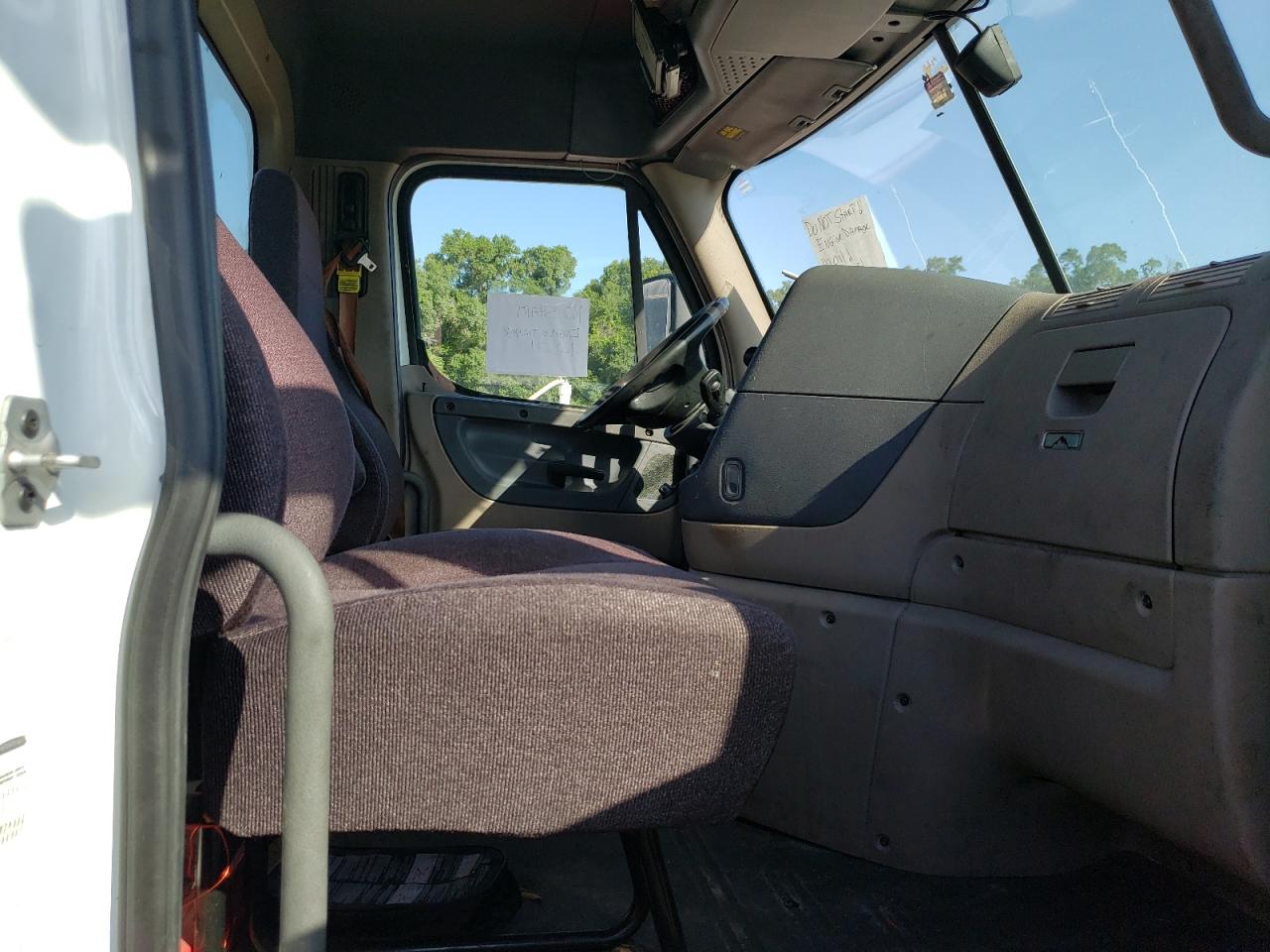 3AKBGADV7JDJX2950 2018 Freightliner Cascadia 113