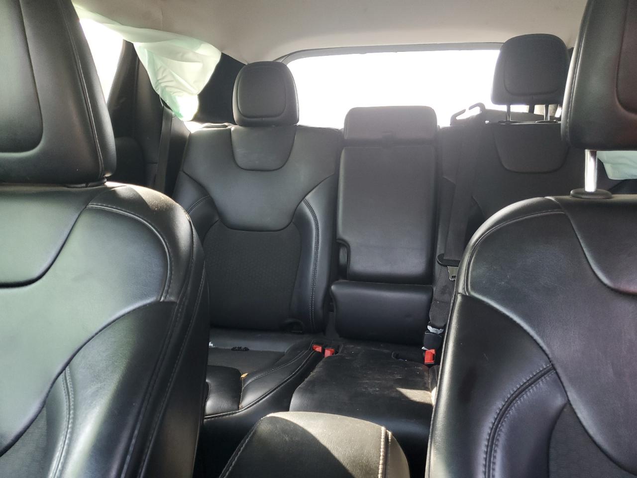 1C4PJMLBXKD486053 2019 Jeep Cherokee Latitude Plus