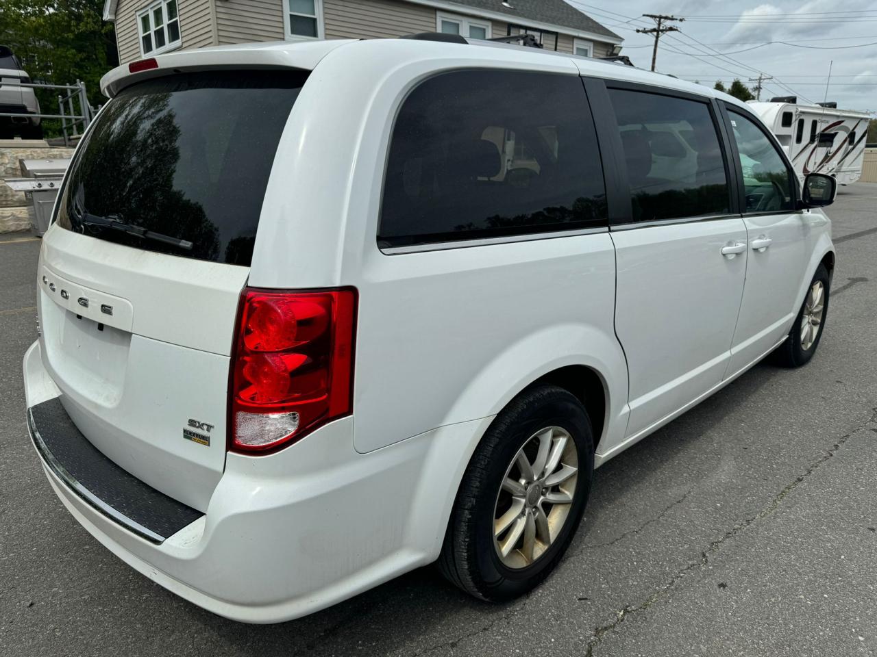 2C4RDGCG8JR236917 2018 Dodge Grand Caravan Sxt