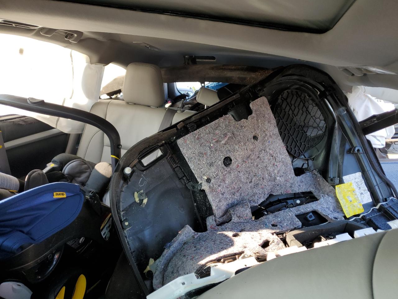 5TDJZRFH4JS551056 2018 Toyota Highlander Se