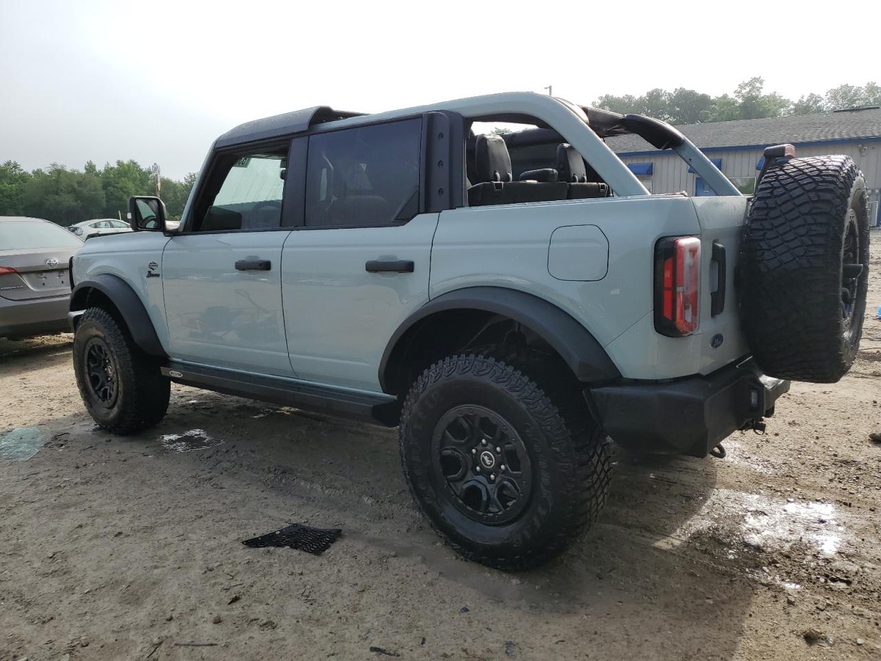 2022 Ford Bronco Base vin: 1FMEE5DP5NLB41983